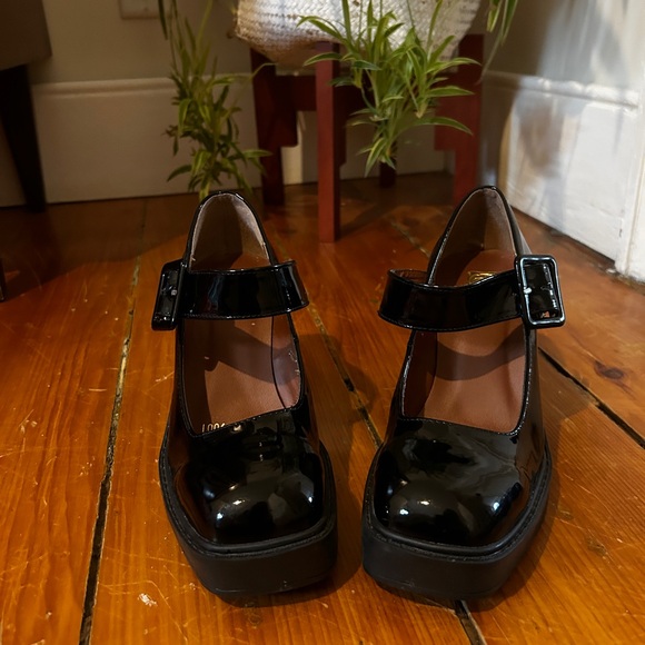 Black Patent Mary Jane Block Heel Pumps - Picture 2 of 4